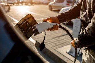 Plug-in vs Mild Hybrid – кое работи по-добре в София?