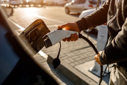 Plug-in vs Mild Hybrid – кое работи по-добре в София?