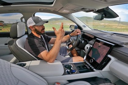“По-голяма, по-смела и създадена за хаоса: 2025 GMC Acadia Denali през очите на една майка”