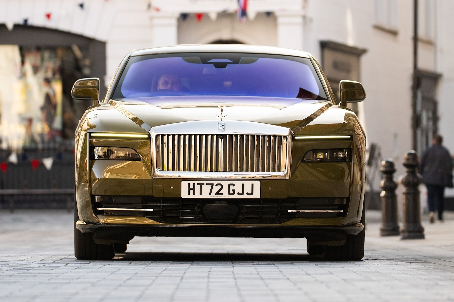 Quiet Cabins and Smooth Rides in European Luxury Cars - изображение 4