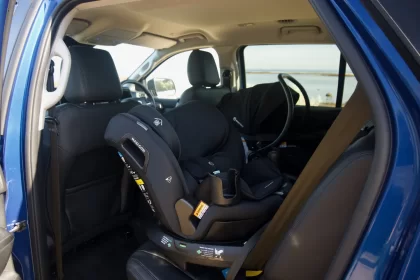 Истината за детските столчета, ISOFIX и комфорта на задната седалка през 2025: Време е за реалност