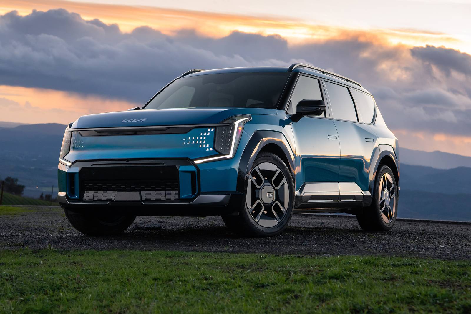 Top Electric Family Cars for 2026: Safety,Range,and Charging Tips - изображение 4