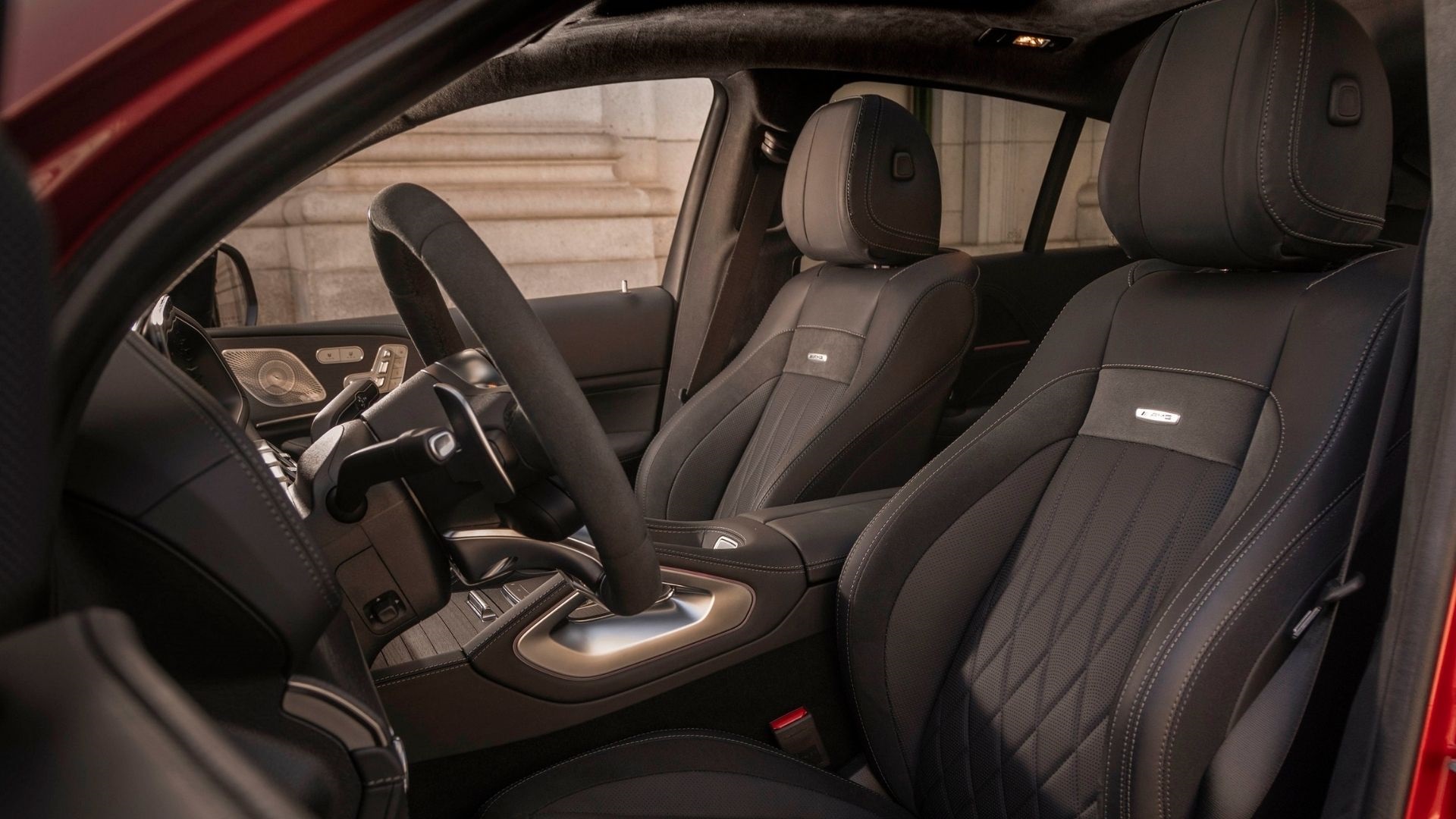 Most Comfortable Seats in Compact Cars Opel Astra vs VW Golf vs Ford Focus - изображение 4