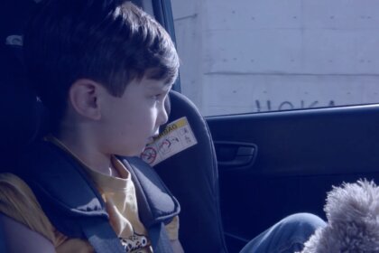 „Стигнахме ли вече — или да вадя кофата?“: Истински решения за гадене в колата по планинските пътища