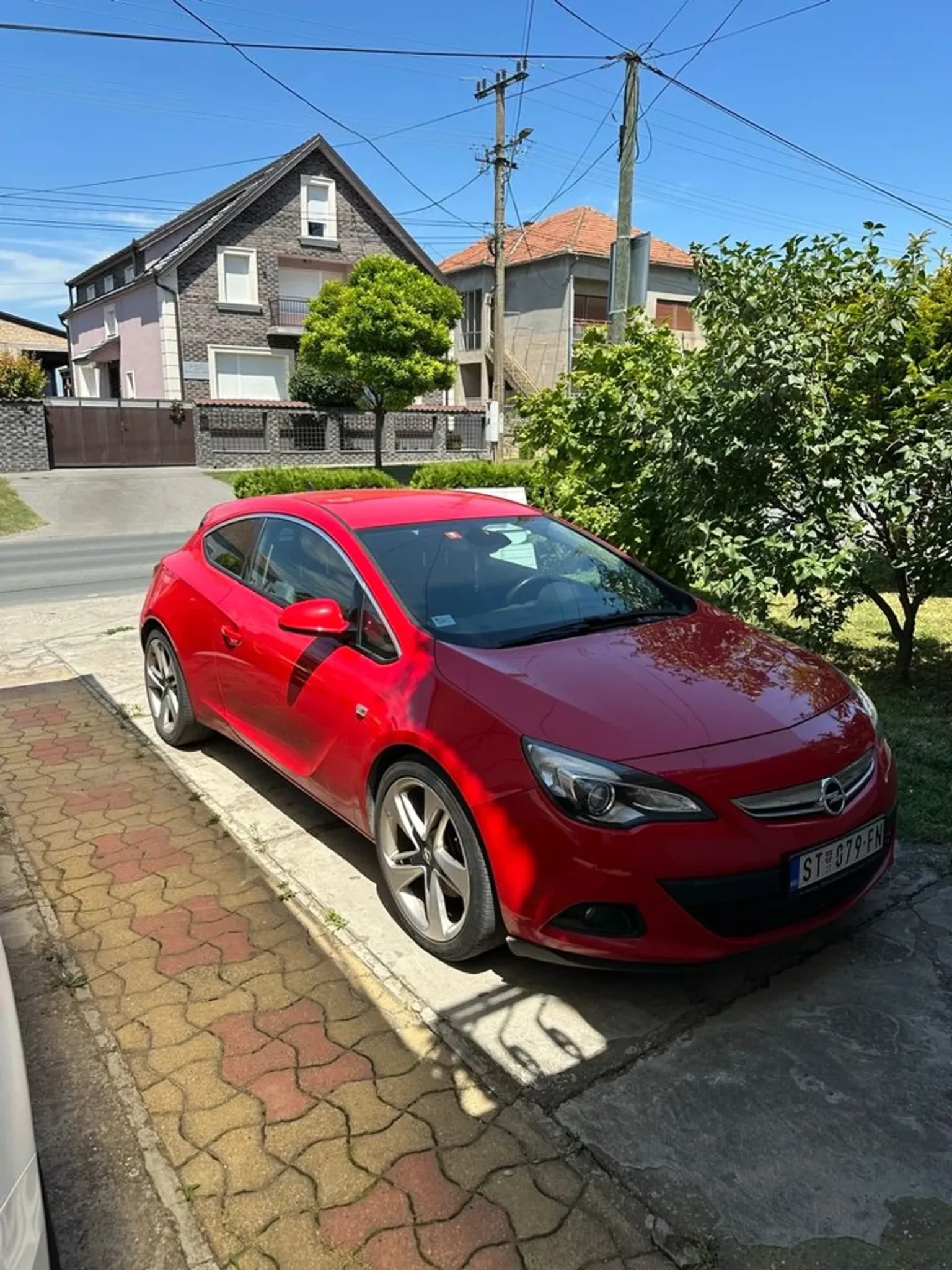 Какво кара този, който разбира? Opel Astra H и истината за всекидневните герои