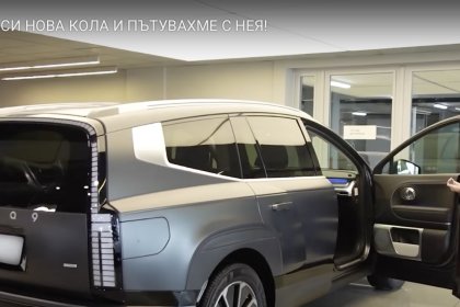 Купихме си нова кола и тръгнахме на път: Защо всяко семейно пътуване започва с багажник, пълен с надежда (и закуски)