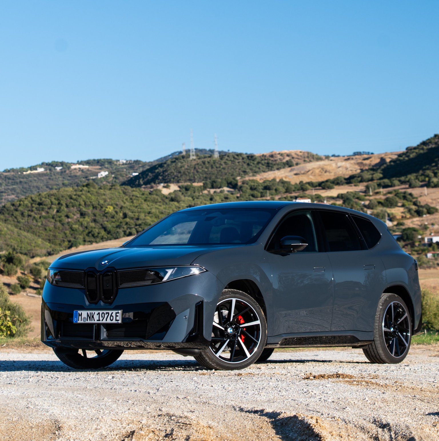Новото BMW iX3 2026: Когато бъдещето най-накрая се усеща като BMW (а не като научен експеримент)