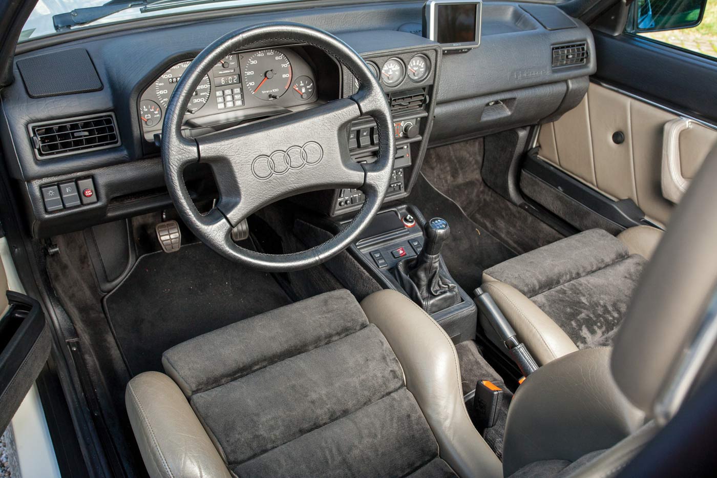 Real-World Longevity of Old Audi Interiors in Bulgaria - изображение 3